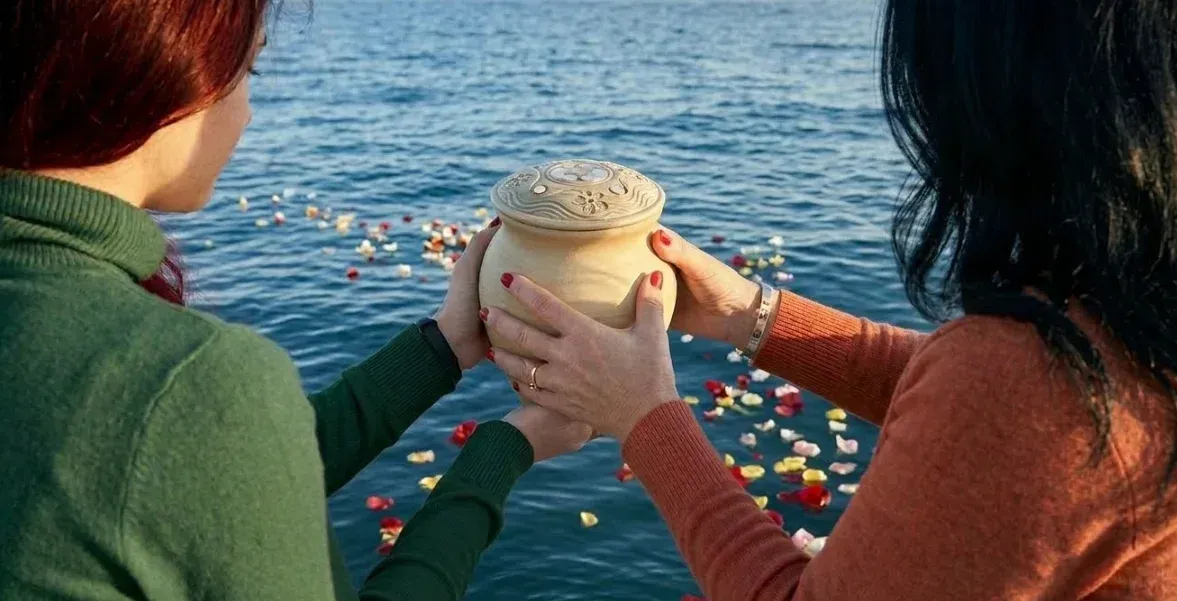 Urna biodegradable para cenizas