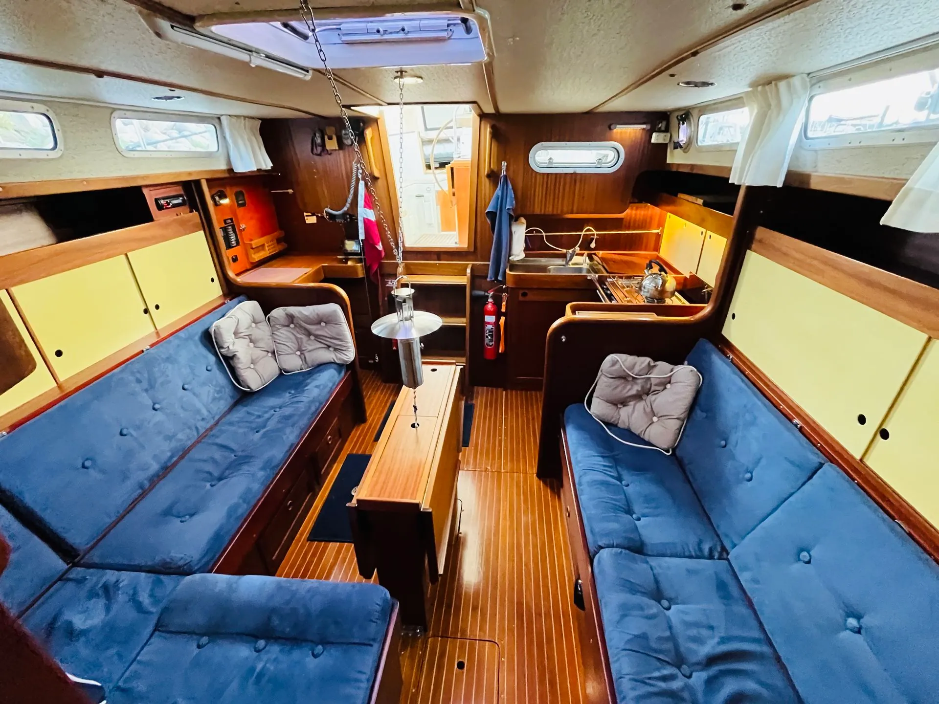 Salón principal del veler Finnsailer 34