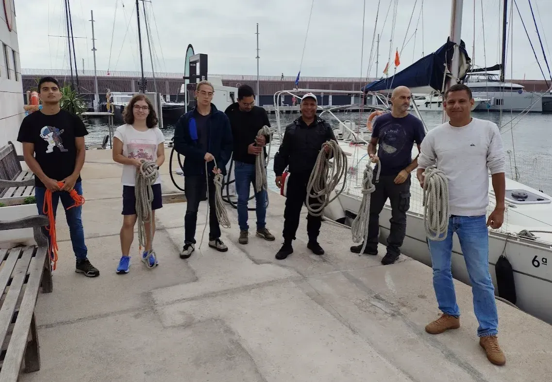 Alumnos en las prácticas en Port Garraf